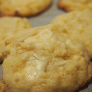 Frühlingsfrische Zitronen-Mandel-Cookies mit weißer Schoki