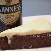 Jetzt wird's irisch: Es gibt Guinness-Schoko-Kuchen
