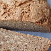 Für einen gesunden Start in die neue Woche: Roggen-Vollkorn-Brot