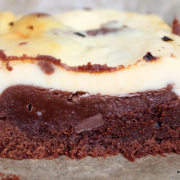 Supersüße White-Chocolate-Cheesecake-Brownies [eine andere Bezeichnung gibt es nicht]