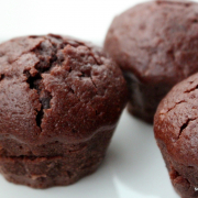 Saftige Schoko-Muffins [mit schokoladiger Füllung]