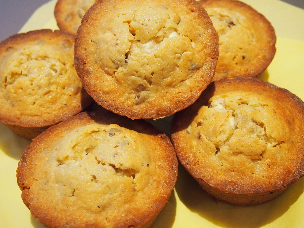 Für Süßschnäbel: Muffins mit weißer Schokolade und Haselnüssen ...